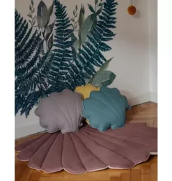 Janie and Jack Seasonal Décor|Decorative Pillows And Throws-Linen &ldquo;&rdquo; Shell Pillow eye of the sea